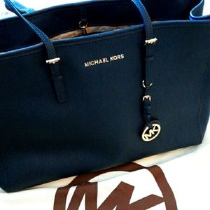 Michael Kors tote, navy blue, saffiano leather, perfect condition.